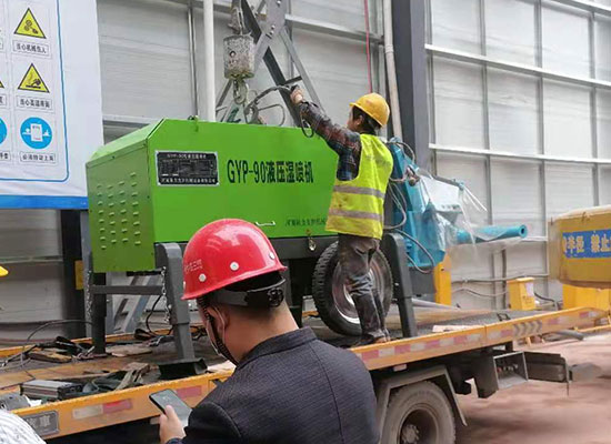 中鐵三局液壓濕噴機施工現場